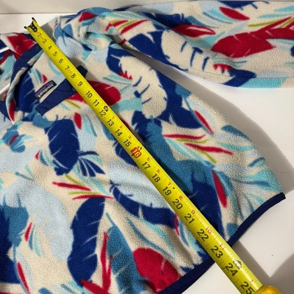 Patagonia Synchilla Blue and Red feathers designed Fleece pullover small - Picture 5 of 6